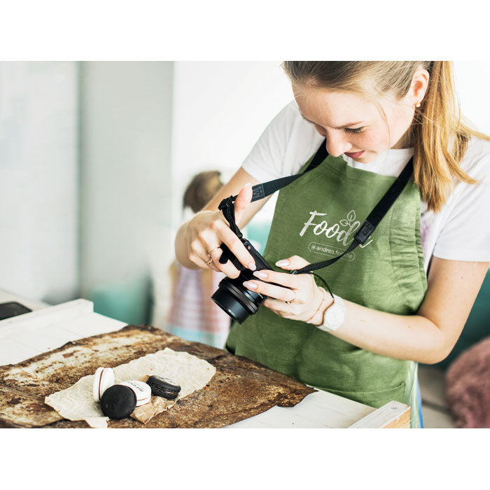 NAIMA APRON — Vert — item ambiant picture